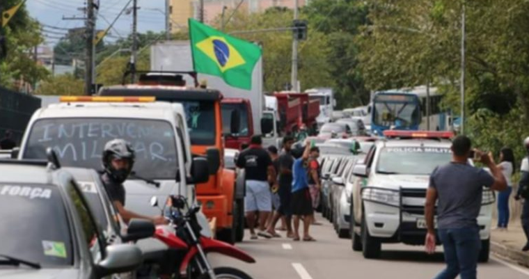 Buzinaço em Manaus contra alta dos combustíveis