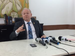 Presidente do TRE-AM, João Simões garante punição a candidatos que sujaram a cidade
