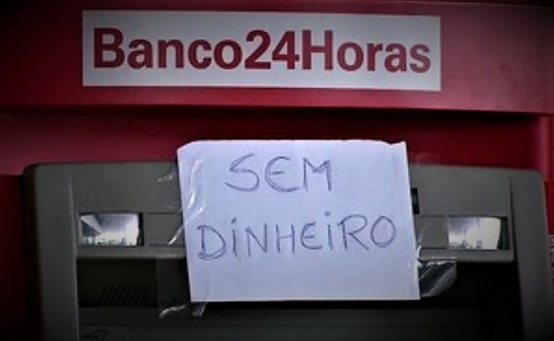 Bancos deixam caixas eletrônicos sem dinheiro em Manaus