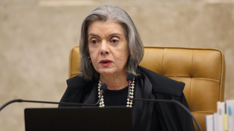 Ministra do STF envia denúncia do PT à PGR contra Bolsonaro
