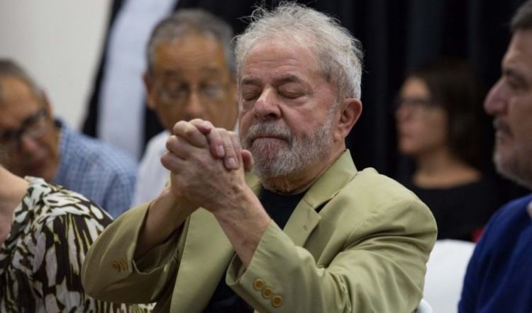 O ex-presidente Lula, que cumpre pena em Curitiba, não vai votar no domingo
