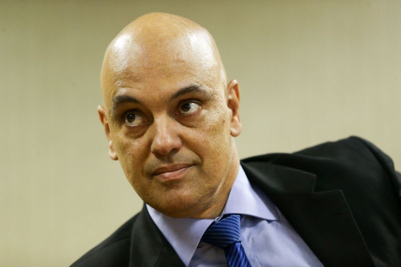 Alexandre de Moraes diz que partidos são antidemocráticos ao buscar direito de resposta