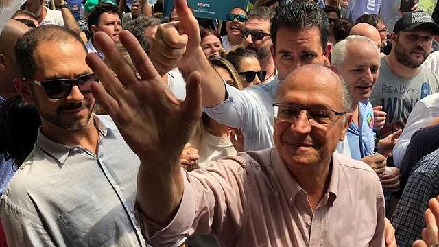 Alckmin é recebido em Expo Cristã com vaias e gritos de “Bolsonaro!”