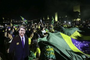 O presidente eleito, Jair Bolsonaro, faz sua primeira viagem ao exterior em visita ao Chile