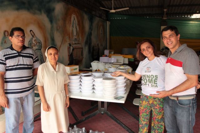 Ação da Abrasel distribuiu mais de 500 refeições para pessoas carentes em Manaus