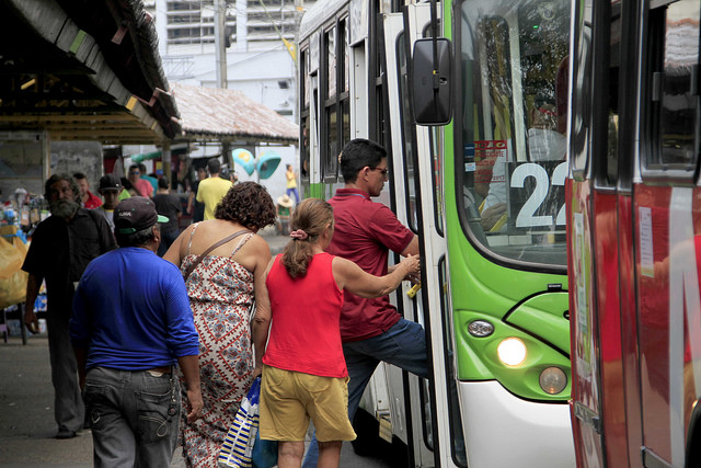 Transporte público e limpeza da cidade foram serviços implementados no domingo
