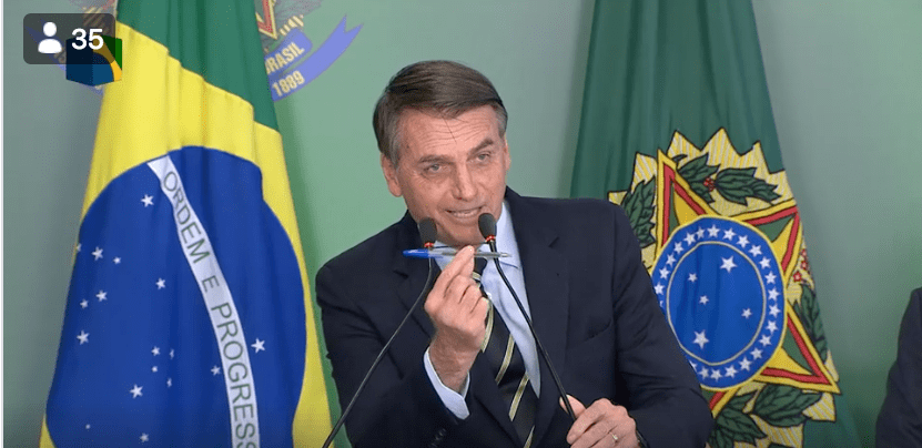 Bolsonaro assina decreto posse armas