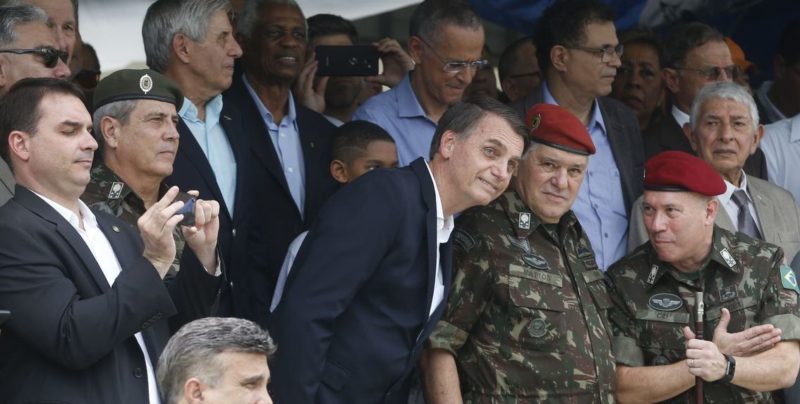 Metade do país rejeita excesso de militares no governo Bolsonaro
