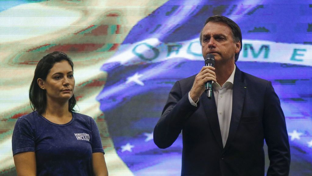 Presidente da CPI confirma que mulher de Bolsonaro é citada em investigação