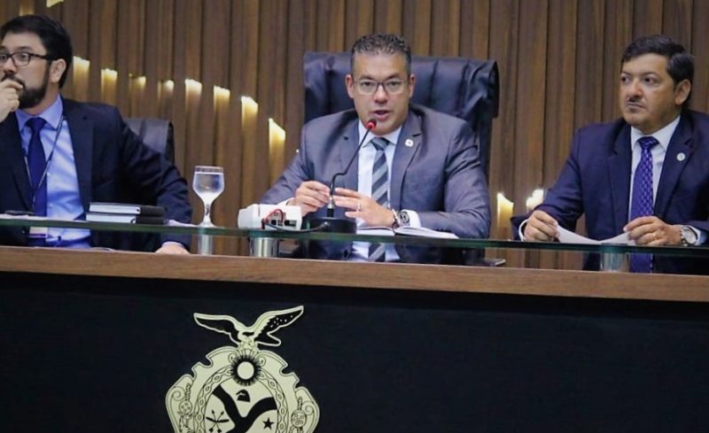 Josué Neto não assume governo para manobrar votações na ALE-AM