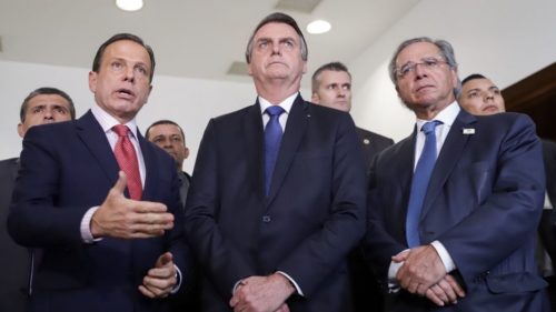 O presidente Jair Bolsonaro se reúne com o governador de São Paulo, João Doria, e o ministro da Economia, Paulo Guedes, na capital paulista.