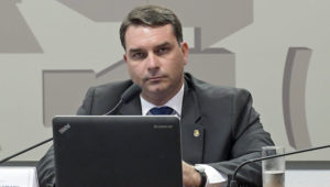 Flávio Bolsonaro usou a Receita Federal contra rachadinhas