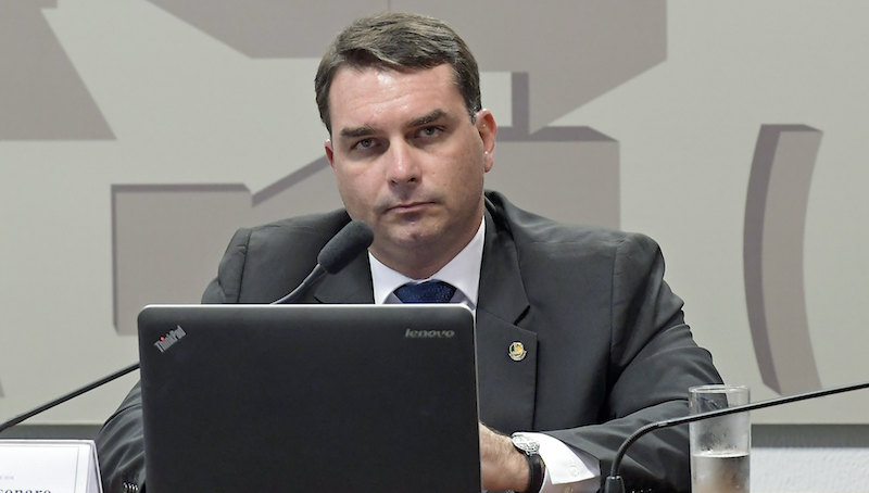 PGR solicita que MP inclua nova denúncia contra Flávio no caso Queiroz