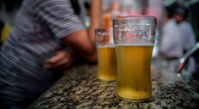Saúde fecha fábrica de cerveja “puro malte com fezes”