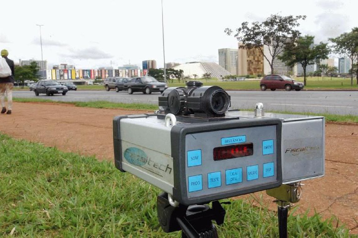 Bolsonaro aciona AGU para derrubar decisão que liberou volta dos radares