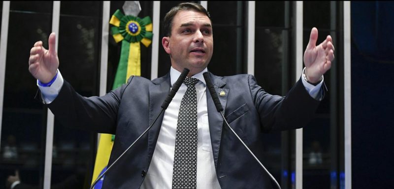 PF livra Flávio Bolsonaro dos crimes de lavagem e falsidade ideológica
