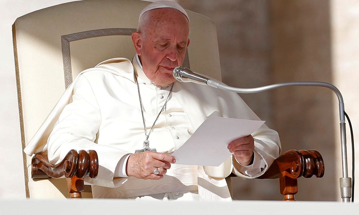 Papa Francisco cancela compromissos pelo terceiro dia seguido