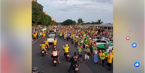 Manifestantes: ato pró-Bolsonaro em Manaus