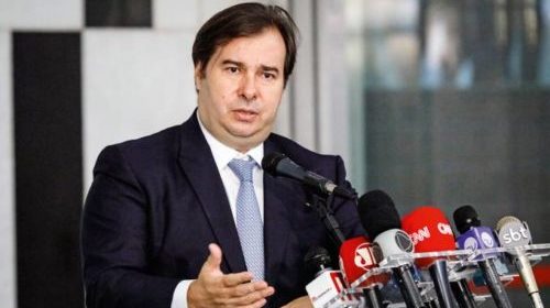 Rodrigo Maia vai colocar reforma tributária em pauta novamente