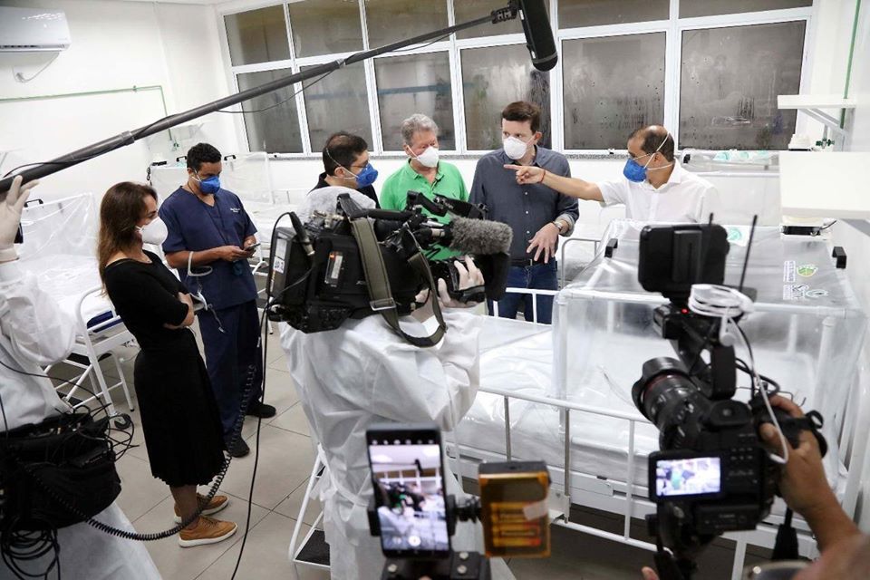 Roberto Cabrini mostra os bastidores do enfrentamento ao coronavírus em Manaus