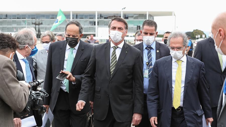 Bolsonaro é a ‘maior ameaça’ do Brasil na luta contra a covid-19, diz revista