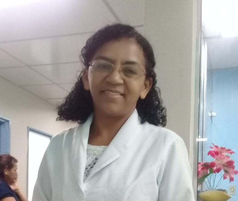 A profissão de fé de uma enfermeira religiosa contra o coronavírus em Manaus