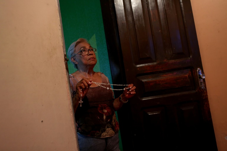 Muito além da estatística, vírus deixa rastro de drama e dor em Manaus