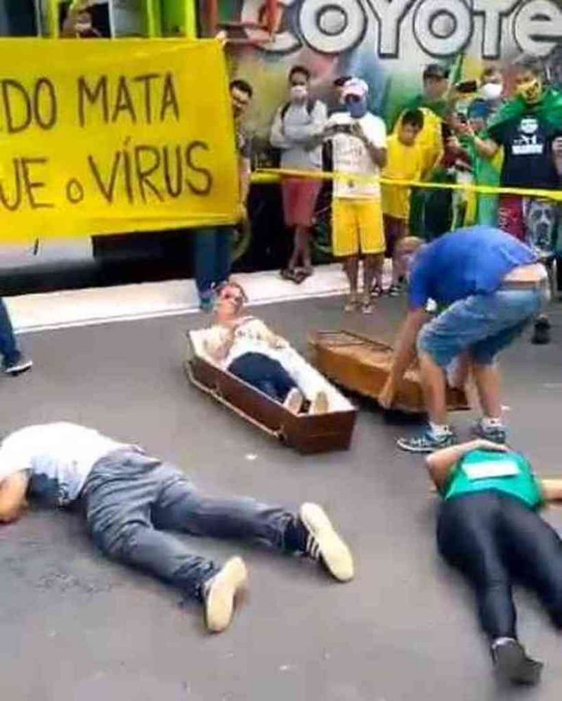 Bolsonaristas debocham dos mortos pelo coronavírus durante protestos