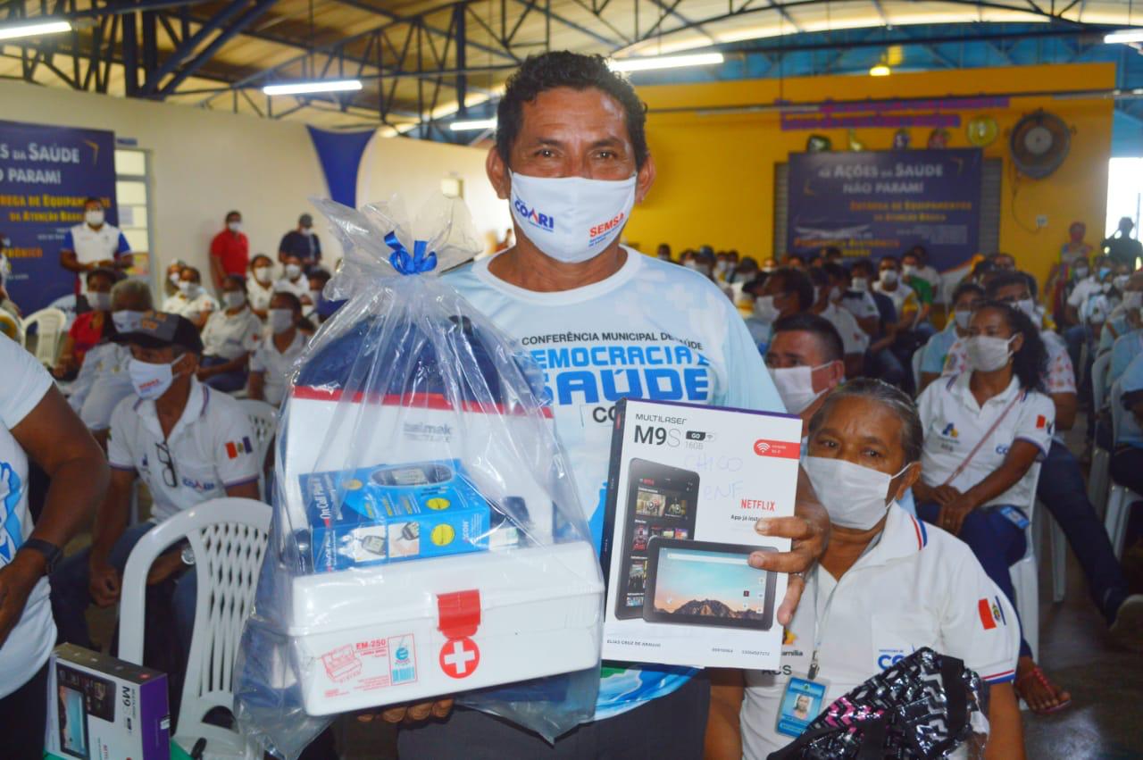 Adail Filho entrega equipamentos para profissionais de saúde