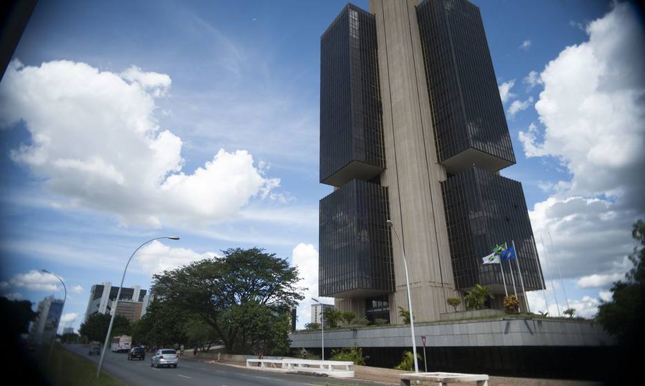 A caminho de greve geral, mais servidores entregam cargos a Bolsonaro
