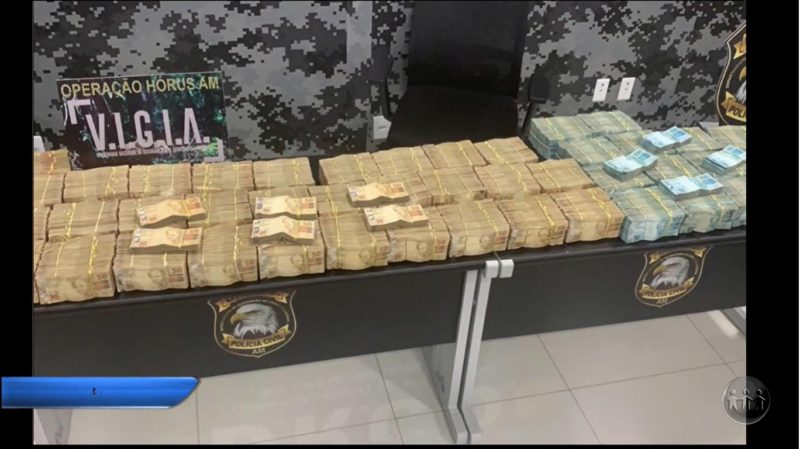 Operação da Polícia Civil apreende R$ 2 milhões, carros de luxo e drogas