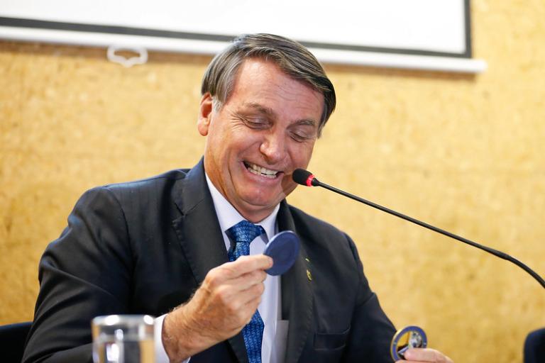 Bolsonaro aposta em superbateria de grafeno e nióbio no mercado