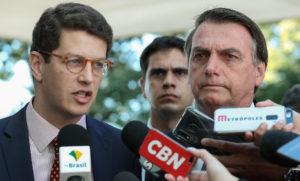 Salles conta com Bolsonaro, mas pode ser diferente com "carta da prisão"