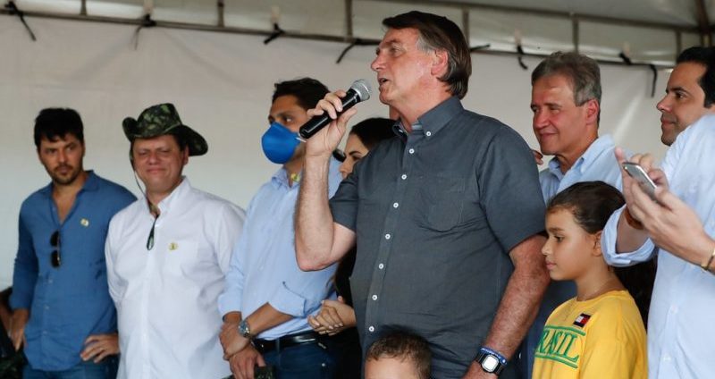 Pesquisa apura que governo Bolsonaro é aprovado por 48% contra 42%