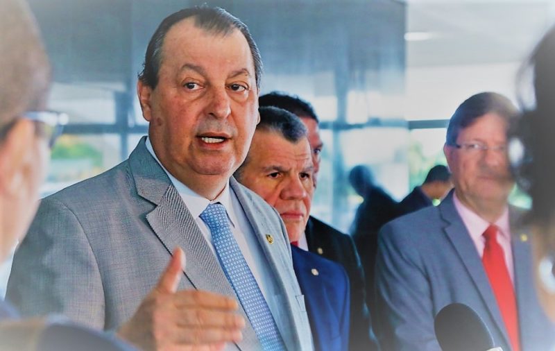 Omar indica e Bolsonaro corrige erro no decreto do IPI da ZFM