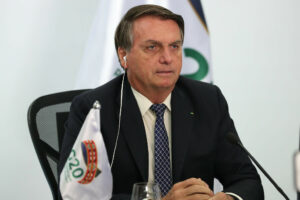 Bolsonaro defende "boi-bombeiro" para reduzir incêndios no Pantanal