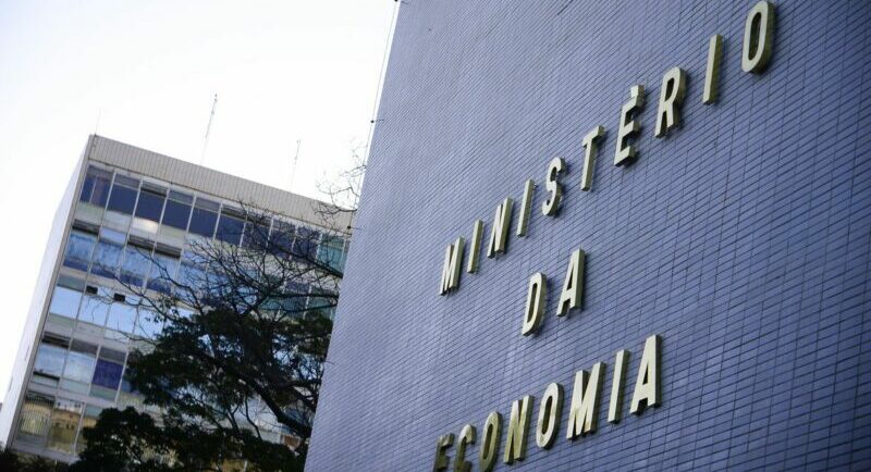 Aumento salarial de Bolsonaro e ministros custará 110 UTI/ano