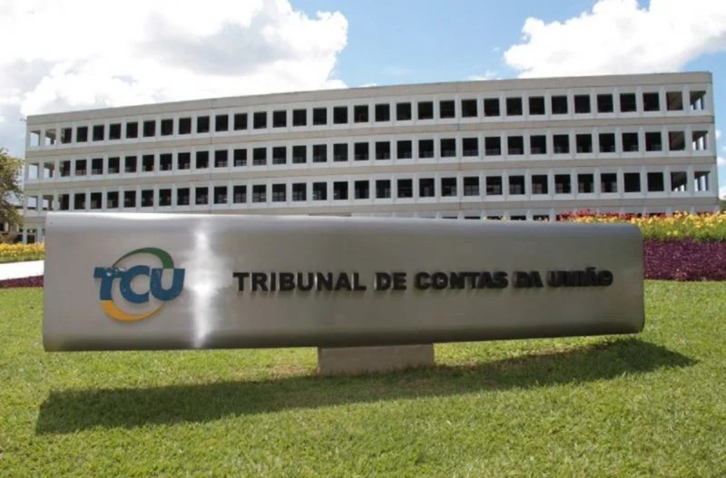 TCU manda pasta de Guedes suspender pregão de R$ 2 bilhões