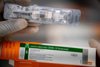 Butantan já estuda recomendar terceira dose da Coronavac