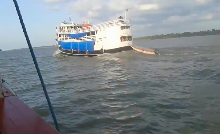 Barco de Nova Olinda é vítima de “piratas” em Manaus e tripulante é morto