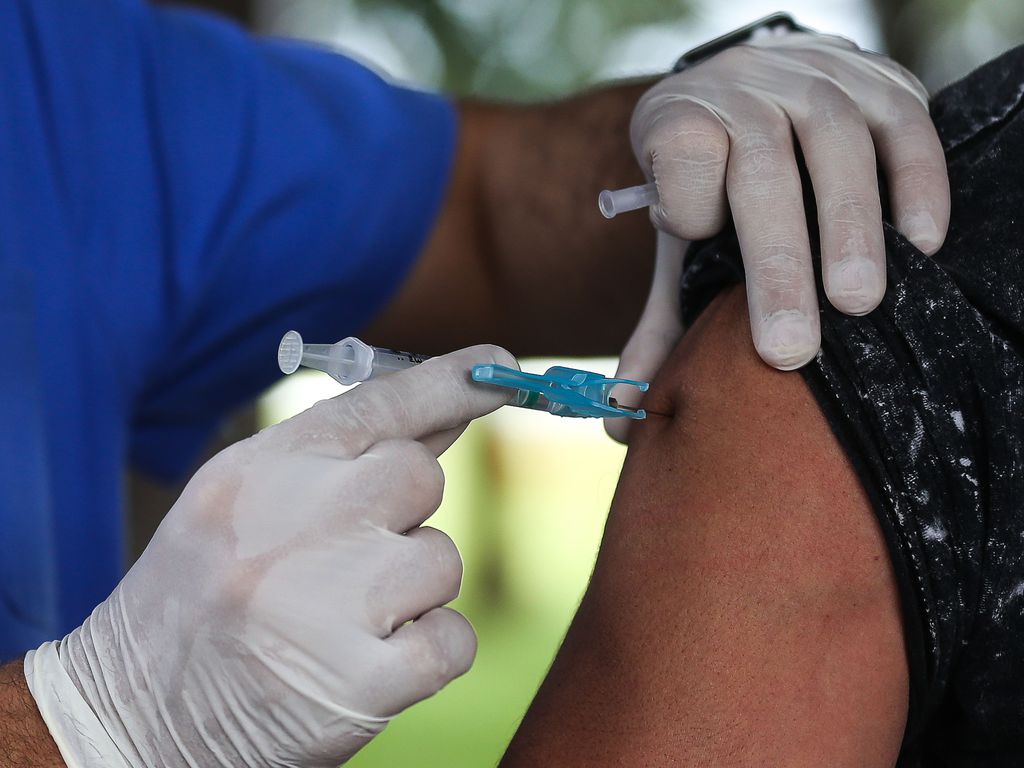 Como a Justiça mandou, prefeitura divulga lista dos servidores vacinados