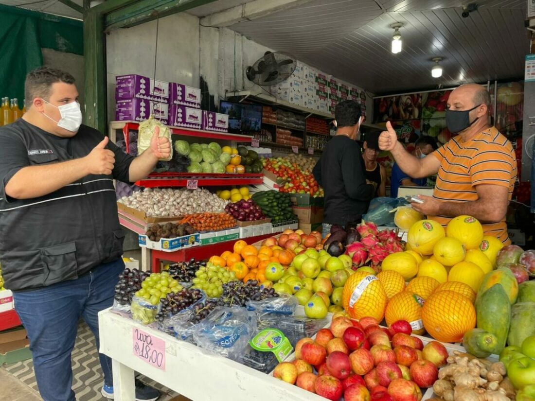 Com novas restrições, feiras e mercados de Manaus promovem aglormeração