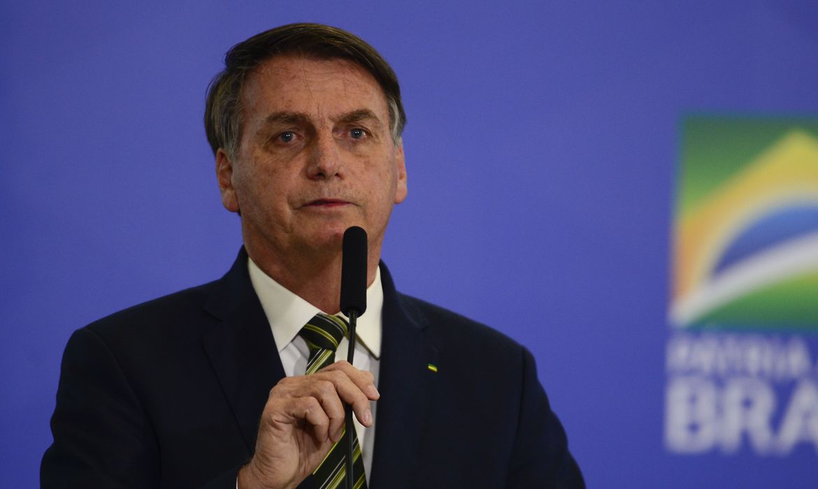 Fundações atreladas a partidos propõem PEC para tirar Bolsonaro