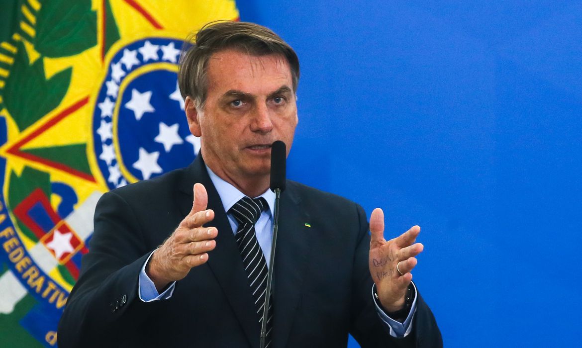 Juiz federal dá 72 horas para Bolsonaro explicar mudança na Petrobrás