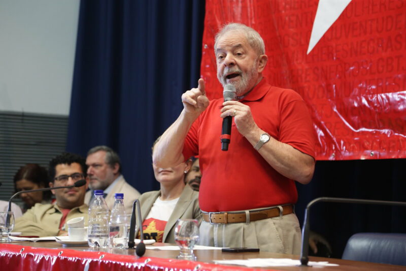 No aniversário do PT, Lula chama povo para ‘reagir e evitar coisas piores’