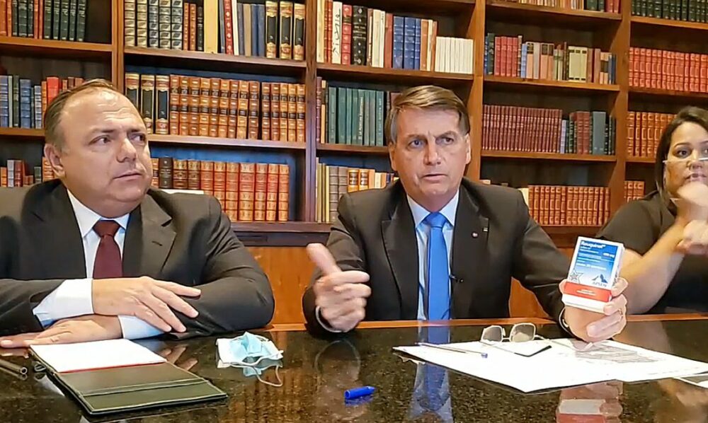 Bolsonaro e Pazuello compra de cloroquina