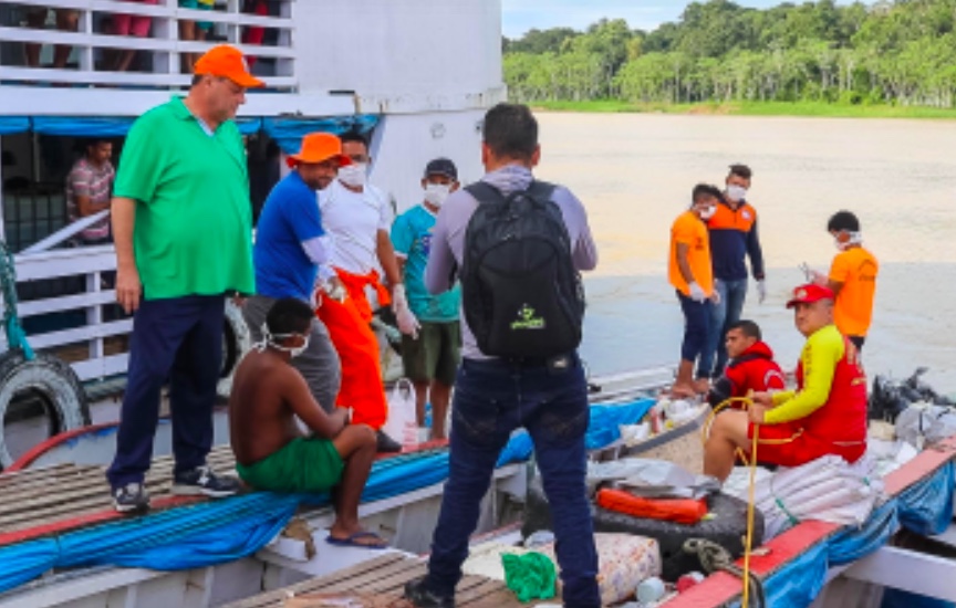 Polícia impede barco clandestino de Manaus de atracar em Carauari