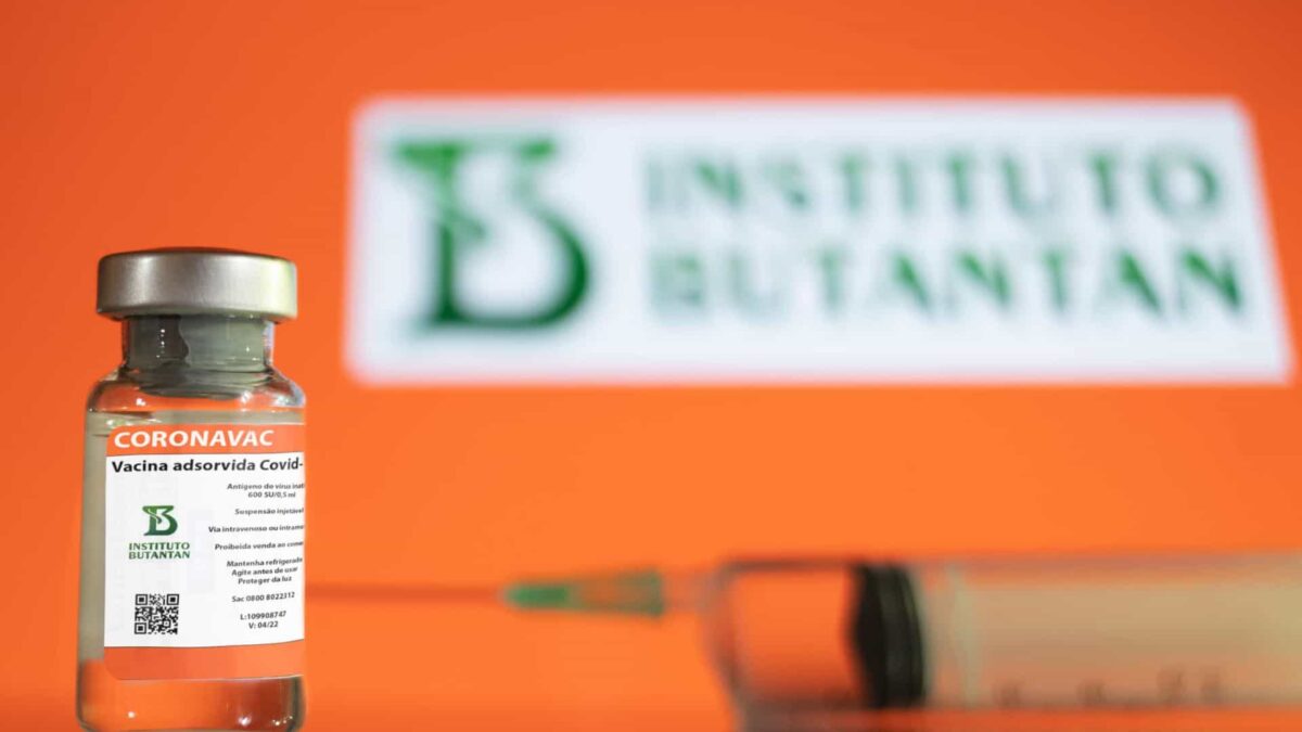 Pesquisa indica 3ª dose da Coronavac a vacinados a partir de 55 anos