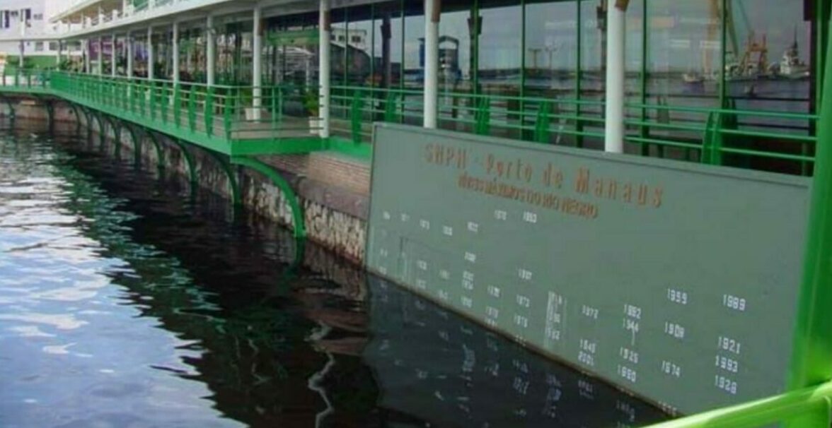 Plataforma do Porto de Manaus afunda e administração acusa sabotagem
