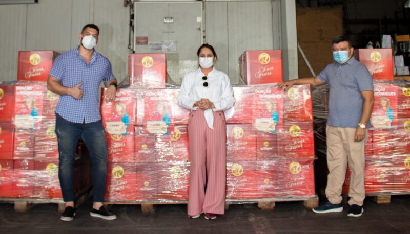 Campanha alimentar de deputada doa cestas a entidades sociais de Borba